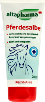 Altapharma Pferdesalbe 200ml w białej tubce z czerwoną nakrętką i niebieską ilustracją konia, widok z przodu.