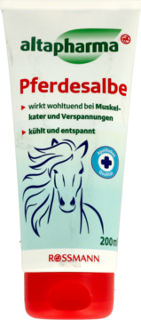Altapharma Pferdesalbe 200ml w białej tubce z czerwoną nakrętką i niebieską ilustracją konia, widok z przodu.