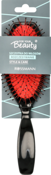 Czarno-czerwona szczotka do włosów Rossmann For Your Beauty do rozczesywania, w szarym opakowaniu z geometrycznymi liniami. Widok z przodu.