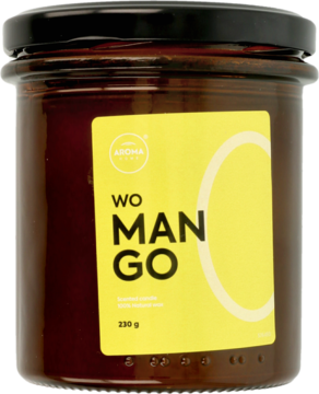 Świeca zapachowa Aroma Home Mango w brązowym szklanym słoju z czarną nakrętką i żółtą etykietą. Widok z przodu.