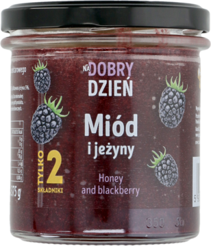 Słoik miodu Dobry Dzień Miód i jeżyny, ciemnoczerwona zawartość, etykieta z jeżynami, widok z przodu.