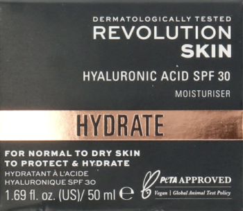 Czarne pudełko kremu Revolution Skin Hyaluronic Acid SPF 30 Moisturiser z miedzianym paskiem, widok z przodu.