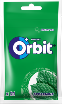 Zielona torebka gum bezcukrowych Wrigley's Orbit Spearmint x21, z logo i wyraźnymi liśćmi mięty, widok frontalny.