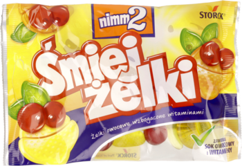 Opakowanie żółto-fioletowych żelków Śmiejżelki nimm2, z owocowymi żelkami i logo Storck, widok z przodu.