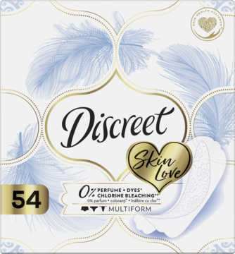 Białe opakowanie wkładek Discreet Skin Love Multiform, 54 szt., z piórami i hasłem '0% perfume + dyes'.