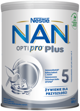Biało-niebieska puszka mleka modyfikowanego Nestlé NAN OPTIpro Plus 5, widok z przodu, dla przedszkolaków, 800g.