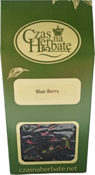Pionowe zielone pudełko herbaty czarnej liściastej Blue Berry Czas na Herbatę z okienkiem ukazującym liście.
