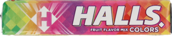 Halls Fruit Flavor Mix Colors, intensywnie kolorowe opakowanie cukierków, poziomy widok z przodu.