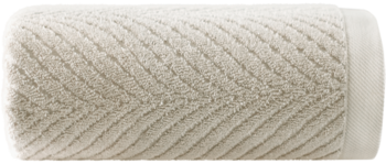 Zwinięty beżowy ręcznik Braid 30x50cm z bawełny egipskiej, z wyraźnym, wypukłym wzorem jodełki.
