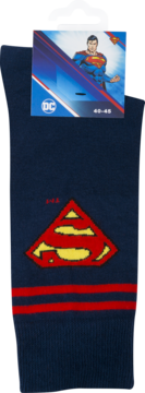 Granatowe męskie skarpety Superman z kultowym czerwono-żółtym logo S-shield i dwoma czerwonymi paskami, widok z przodu.