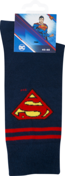 Granatowe męskie skarpety Superman z kultowym czerwono-żółtym logo S-shield i dwoma czerwonymi paskami, widok z przodu.