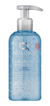 Biotaniqe Łagodny Żel do Mycia Twarzy Micro-Purifying, niebieska butelka z pompką, widok z przodu.