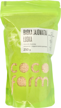 Zielona torebka Coco Farm z babką jajowatą łuską 250g, brązowy błonnik widoczny przez opakowanie.