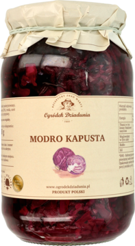 Słoik pasteryzowanej kapusty czerwonej Modro Kapusta, z przodu, beżowa etykieta z napisem i grafiką.