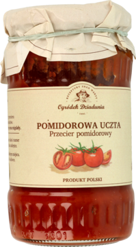 Frontowy widok słoika przecieru pomidorowego Ogródek Dziadunia, czerwony, z brązową etykietą i pomidorami.