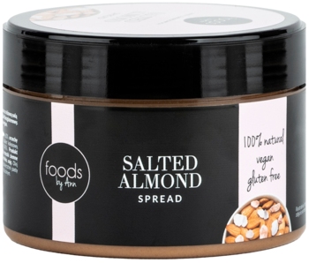 Słoik pasty Salted Almond Spread, czarny z beżową etykietą, widok z przodu. Produkt wegański, bezglutenowy.