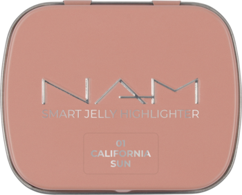 Różowo-brzoskwiniowy rozświetlacz NAM Smart Jelly 01 California Sun w kwadratowym kompakcie, widok z góry.