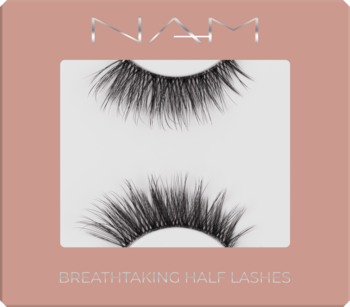 NAM Breathtaking Half Lashes, dwie czarne, puszyste połówki rzęs w różowo-złotym pudełku z logo.