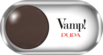 Pupa Vamp! Matt, ciemny brązowy matowy cień do powiek w srebrnym, podłużnym opakowaniu z napisem Vamp! PUPA.