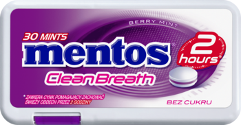 Opakowanie Mentos Clean Breath Berry Mint, biało-fioletowe, z napisami 30 MINTS i 2 hours, widok z przodu.
