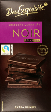 Czekolada Das Exquisite Noir 78% Kakao, ciemne opakowanie z fioletowym akcentem i ułożonymi kostkami czekolady.