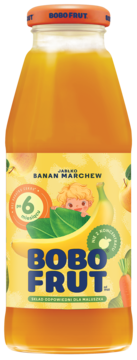 BoboFruit sok jabłko-banan-marchew w szklanej butelce, żółta etykieta z bobasem i bananem, widok z przodu.