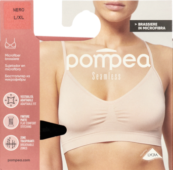 Beżowy, bezszwowy biustonosz Pompea z mikrofibry na modelce, z opakowaniem NERO L/XL, widok z przodu.