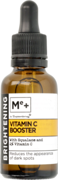 Brązowa butelka Me+ Vitamin C Booster, serum rozjaśniające z 2% witaminą C i skwalanem, widok z przodu.