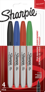 Opakowanie 4 permanentnych markerów Sharpie Fine Point: czarny, niebieski, czerwony, zielony, widok z przodu.