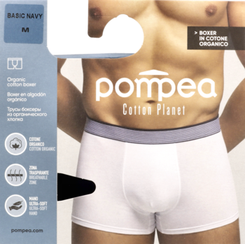 Bokserki męskie Pompea Basic Navy M, białe, z bawełny organicznej, przód na modelu, widoczny szary pas.