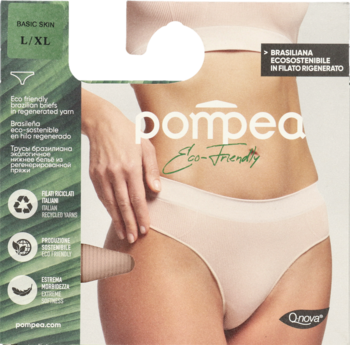 Brazyliany damskie Pompea Eco-Friendly z przędzy Q-NOVA na modelce. Widoczne zielone opakowanie L/XL.