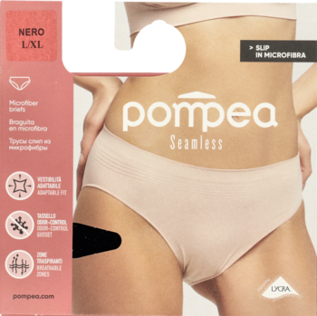 Beżowe figi damskie Pompea Seamless z mikrofibry, z Q-SKIN i oddychającymi strefami, na modelce z opakowaniem.