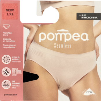 Beżowe figi damskie Pompea Seamless z mikrofibry, z Q-SKIN i oddychającymi strefami, na modelce z opakowaniem.