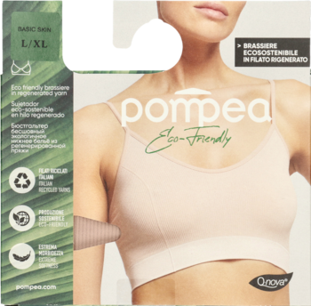 Opakowanie biustonosza Pompea Eco-Friendly w kolorze nude, z przędzy Q-NOVA, noszonego przez modelkę.