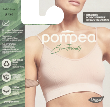 Jasnoróżowy biustonosz Pompea Basic Skin z regenerowanej przędzy Q-NOVA, na modelce, z opakowaniem.