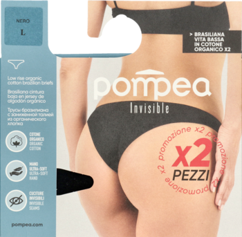 Czarne brazyliany Pompea Invisible z organicznej bawełny, niski stan, na modelce, widok z tyłu, opakowanie x2.
