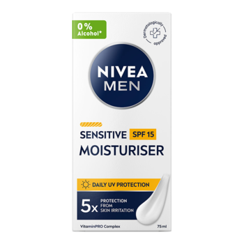 NIVEA MEN Sensitive Ochronny krem nawilżający SPF 15, białe opakowanie z niebieskim logo, widok z przodu.