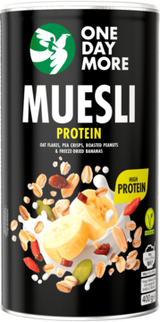 Czarna puszka One Day More Muesli Protein, widok z przodu. Grafika: musli, banany, płatki owsiane i orzechy w mleku.