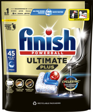 Finish Ultimate Plus 45 kapsułek do zmywarek, czarno-złota torebka z tabletkami i lśniącym kieliszkiem.