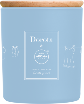 Niebieska kwadratowa świeca Dorota & Aroma Home o zapachu Świeże pranie, z drewnianą pokrywką.