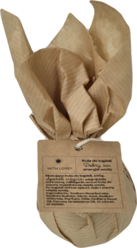 Musująca kula do kąpieli Delicacy Zen 100g, w marszczonym brązowym papierze z etykietą "WITH LOVE".
