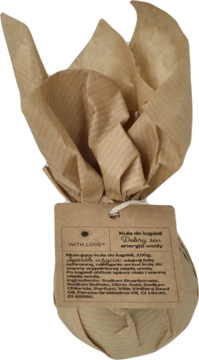 Musująca kula do kąpieli Delicacy Zen 100g, w marszczonym brązowym papierze z etykietą "WITH LOVE".