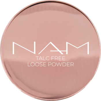 NAM talc-free loose powder, miedziane okrągłe opakowanie z połyskiem, utrwalający, soft-focus, widok z góry.