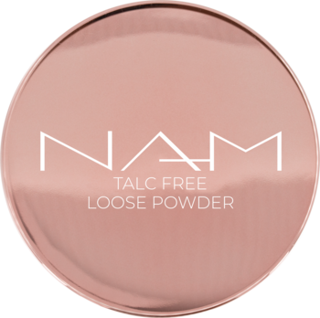 NAM talc-free loose powder, miedziane okrągłe opakowanie z połyskiem, utrwalający, soft-focus, widok z góry.