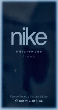 Ciemnoniebieskie opakowanie Nike #NightMode MAN Eau de Toilette 100 ml, widok z przodu, z białym napisem.
