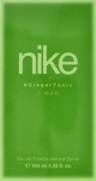 Zielone, prostokątne pudełko perfum Nike Ginger Tonic Man Eau de Toilette 100ml. Widok z przodu z czarnym tekstem.