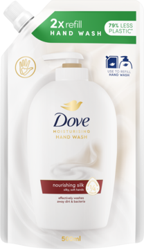 Zapas mydła Dove Nourishing Silk 500ml w białej saszetce z zielonym paskiem, napis 79% LESS PLASTIC, widok z przodu.