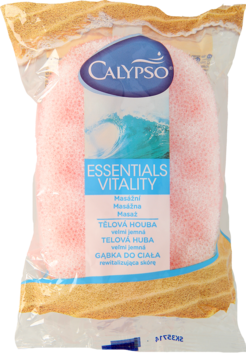 Opakowana różowa, owalna gąbka kąpielowa Calypso Essentials, widok z przodu. Z teksturą do masażu, rewitalizująca skórę.