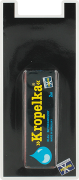 Kropelka klej błyskawiczny w czarnym blistrze, mała tubka z żółtym napisem i niebieską kroplą, widok z przodu.