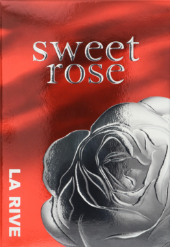Czerwone opakowanie wody perfumowanej La Rive Sweet Rose z wytłoczoną srebrną różą i napisem, widok z przodu.